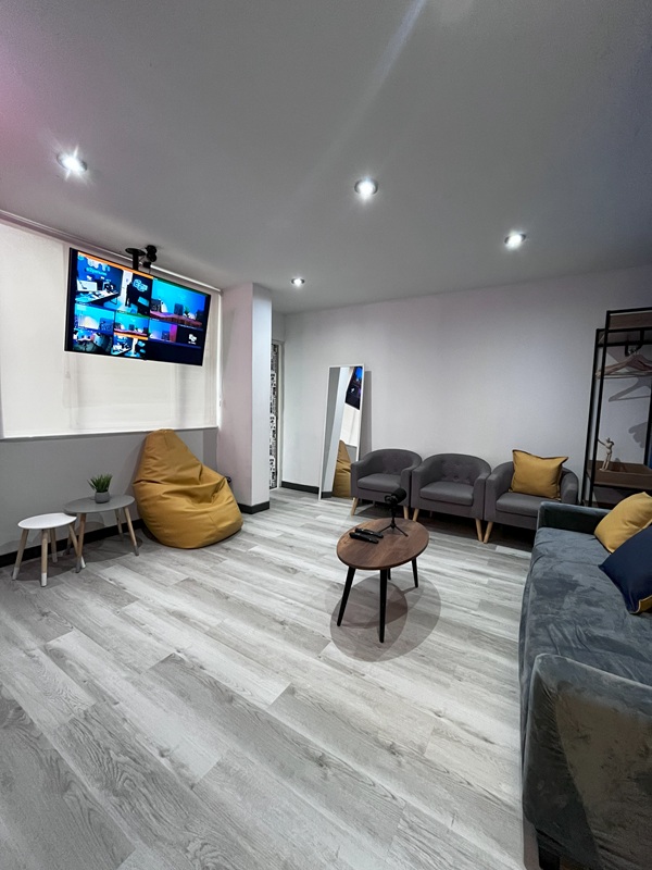 alquiler estudio studio podcast streaming coffe spot lima peru san borja e2 e2peru switcher