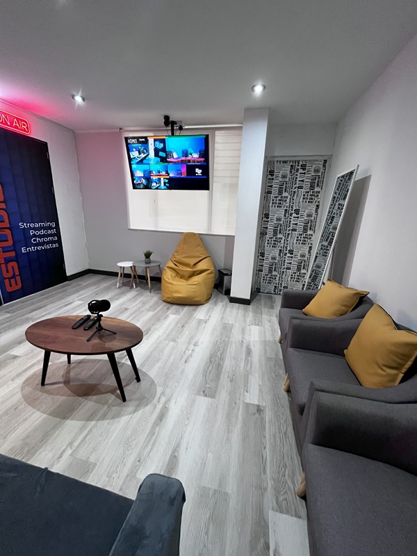 alquiler estudio studio podcast streaming coffe spot lima peru san borja e2 e2peru switcher